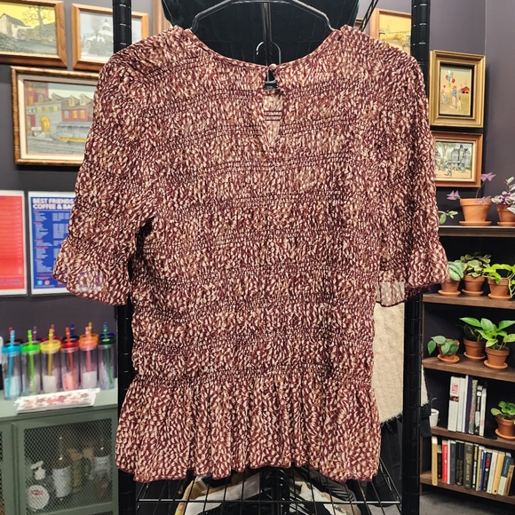 EXPRESS NWOT Shirred Short Sleeve Ruffle Blouse L - Picture 3 of 5